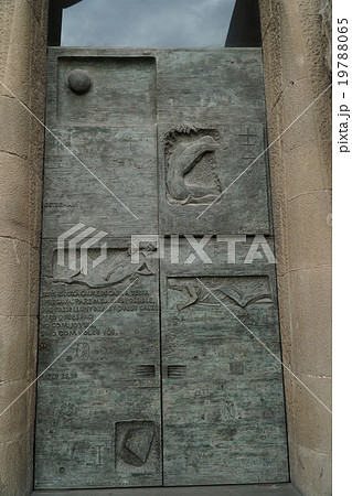 サグラダファミリアの外観 19788065