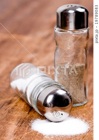 salt and black pepper 19789083