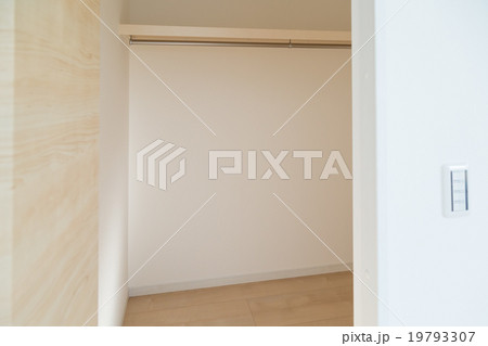 新築イメージ　クローゼット　新しい 19793307
