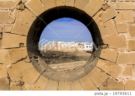 世界遺産・エッサウィラの城壁より町並み 19793611