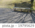 公園のベンチ 19795629