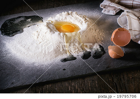 Flour and eggs 19795706