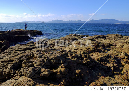磯の釣り人 19796787