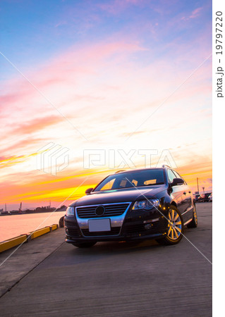 パサート＿夕日（縦写真） 19797220