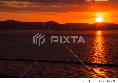 積雲 層積雲 曇り空 夕方 夕暮れ ワイドな空 日暮れの空 冬の空 コピースペース 文字スペース 積雲 層積雲 曇り空 夕方 夕暮れ ワイドな空 日暮れの空 冬の空 コピースペース 文字スペース 19798229