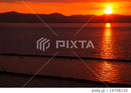積雲 層積雲 曇り空 夕方 夕暮れ ワイドな空 日暮れの空 冬の空 コピースペース 文字スペース 積雲 層積雲 曇り空 夕方 夕暮れ ワイドな空 日暮れの空 冬の空 コピースペース 文字スペース 19798230