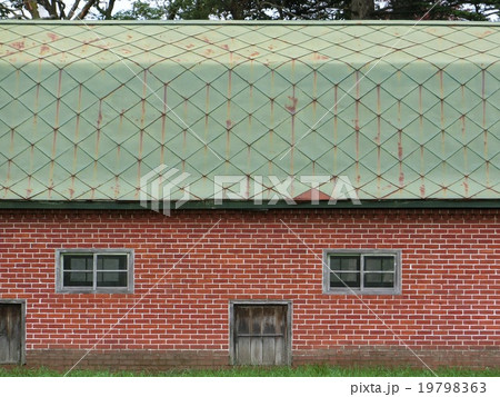 北海道　十勝地方　レトロな牛舎 19798363