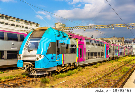 Double-deck regional train at Tours station 19798463