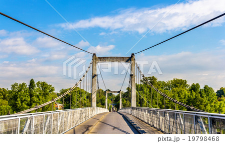 Cable-stayed bridge on the Loire River in Tours 19798468