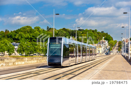 Wireless tram on Pont Wilson Bridge in Tours 19798475