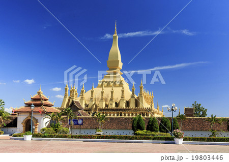 ラオスの首都ビエンチャンの仏教寺院タートルアン 19803446