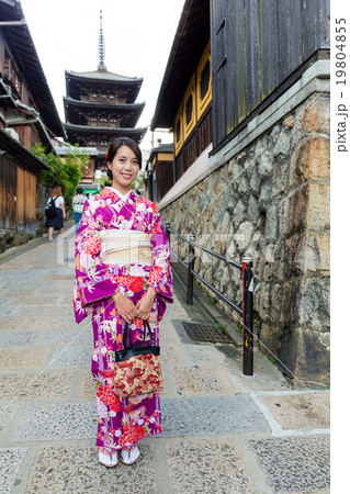 Japanese woman with kimono and visit yasaka pagoda 19804855