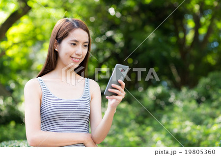 Woman use of the cellphone 19805360
