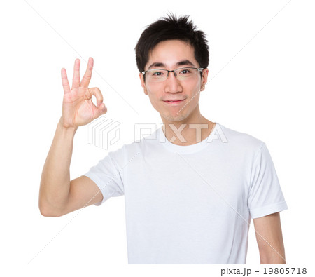 Man with ok sign 19805718