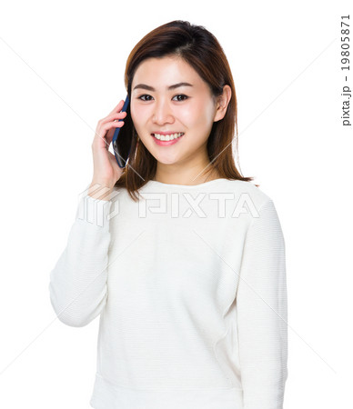 Young woman talk to cellphone 19805871