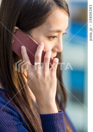 Young woman talk to cellphone at outdoor 19806365