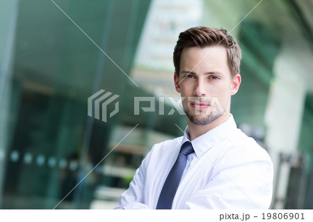 Caucasian young businessman 19806901