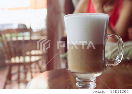 coffee latte on wood table 19811206