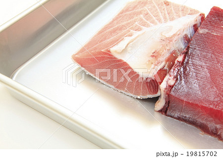 自然解凍した冷凍マグロ 19815702