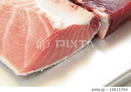 自然解凍した冷凍マグロ 19815704