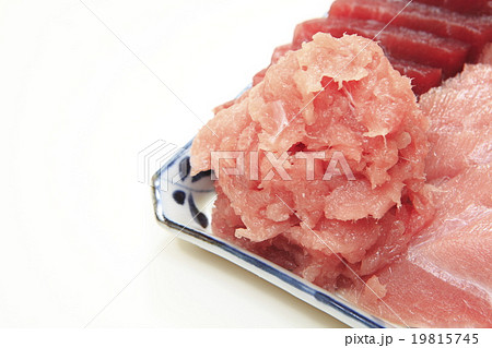 マグロの刺し身の盛り合わせ 19815745