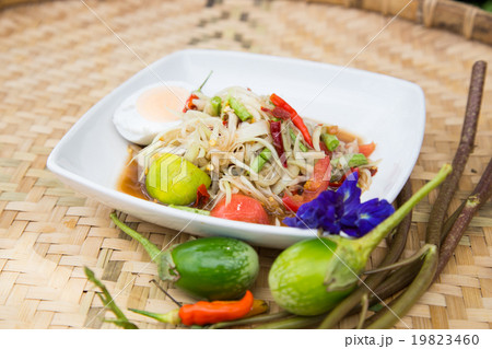 Famous Thai food, papaya salad Famous Thai food, papaya salad 19823460