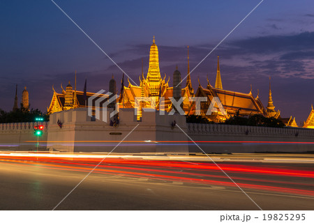 Thailand grand palace at twilight in Bangkok. Thailand grand palace at twilight in Bangkok. 19825295