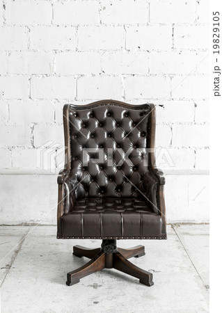 Black Chair in vintage room Black Chair in vintage room 19829105