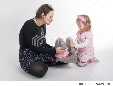Mother explains to daughter a kiss on toys 19829176