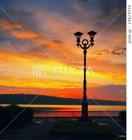 beautiful sunset at the lake 19829356