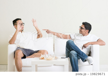 Men argument concept Men argument concept 19829671