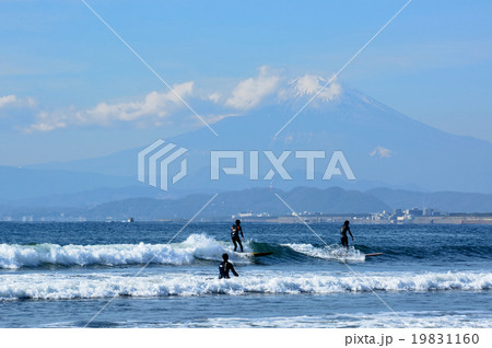 冬の湘南海岸ー片瀬西浜海岸での風景 19831160
