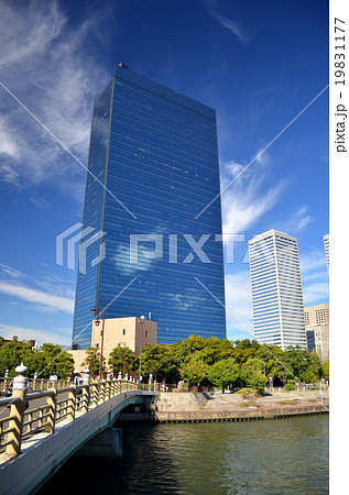 青空とクリスタルビル 19831177