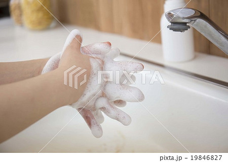 手と泡のイメージ 19846827