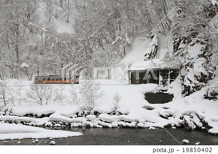 大糸線　雪の姫川渓谷 19850402