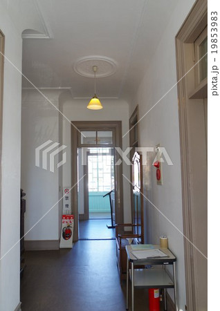 松本市旧司祭館 明治時代のアメリカ風建築物 信州松本の歴史的建造物 内部廊下の写真素材
