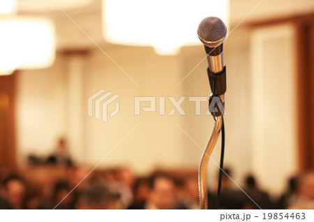 講演会のマイク 19854463