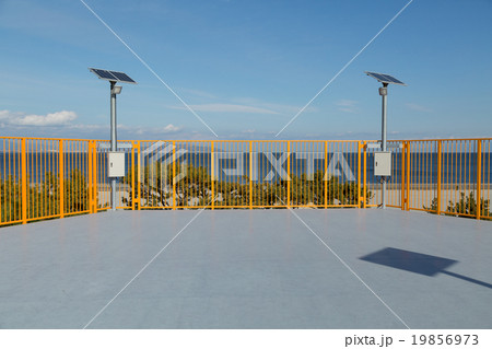 津波　避難タワーの屋上 19856973