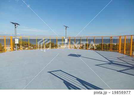 津波　避難タワーの屋上 19856977