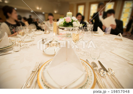 披露宴のテーブル 19857048