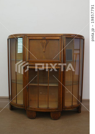 １９世紀のフランス製　デザート棚　アンティーク家具　正面縦　松本市旧司祭館 19857791