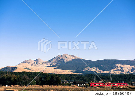 冬の阿蘇山を背にして 19860407