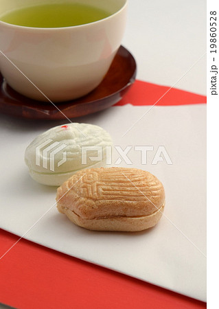 日本茶と鶴亀の最中 19860528