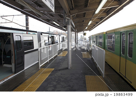 ニューシャトル羽貫駅(新旧車両) ニューシャトル羽貫駅(新旧車両) 19863499