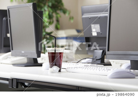 コンビニコーヒーオフィスイメージ コンビニコーヒーオフィスイメージ 19864090