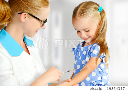 Doctor a pediatrician makes child vaccinated 19864357