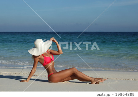 Woman sitting on the beach 19864889