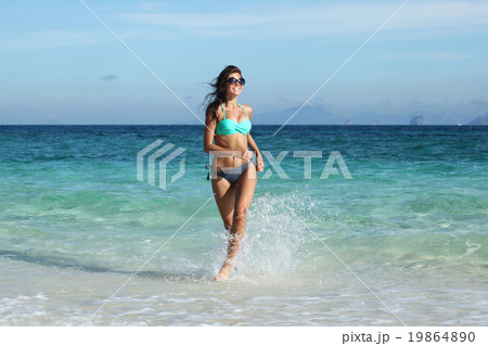 Woman run on beach 19864890