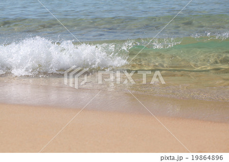 Sea waves coming on beach Sea waves coming on beach 19864896