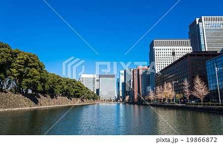 東京　馬場先濠と丸の内の町並み 19866872